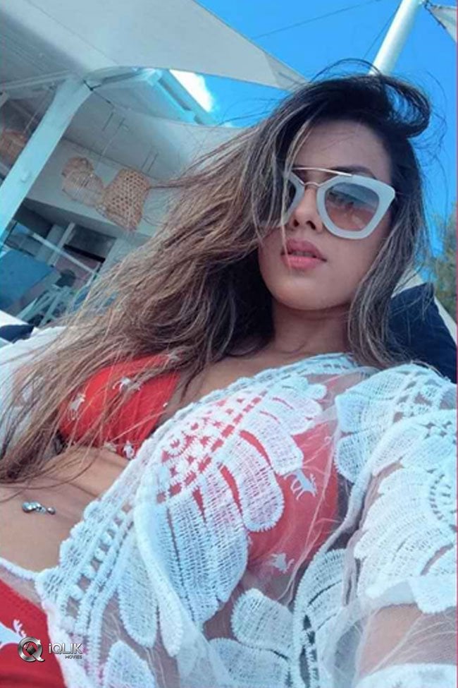 Nia-Sharma